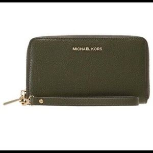 Michael Kors Mercer Smartphone Wristlet